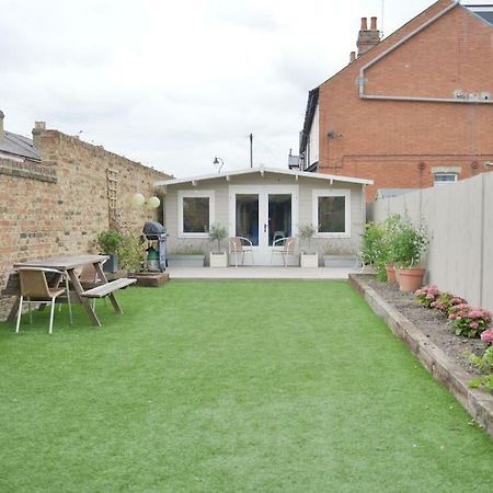 Hôtel Summer House à Thames Ditton Extérieur photo