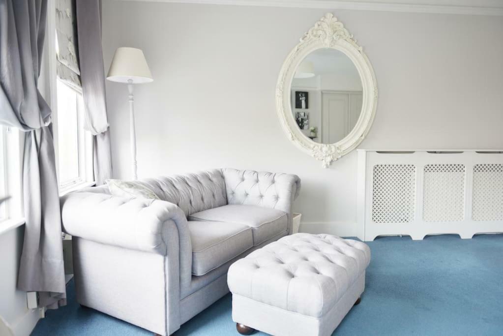 Hôtel Summer House à Thames Ditton Extérieur photo